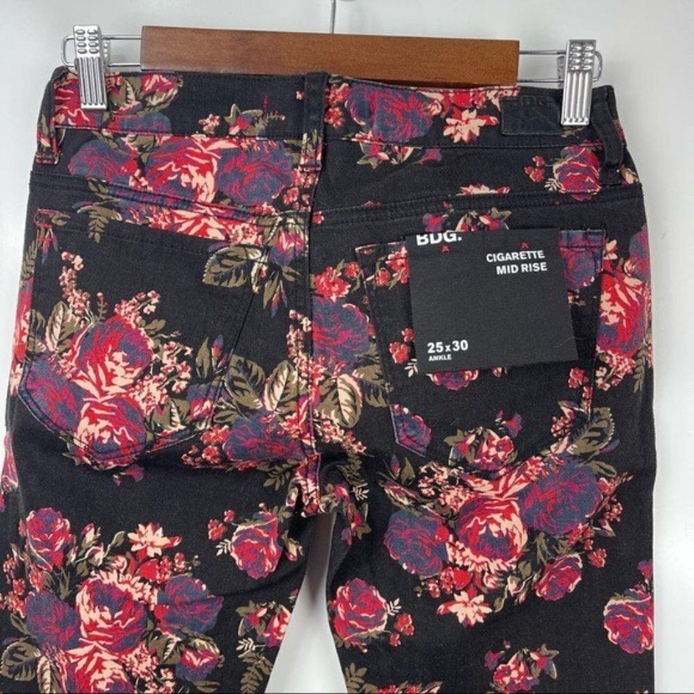BDG Urban Outfitters Women’s Cigarette Mid-Rise Jeans Black Floral Size 25 NWT - Picture 7 of 9